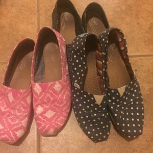 3 pairs of TOMS shoes